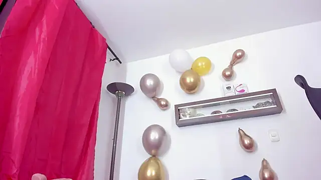 miaroberts69's Live XXX Chat
