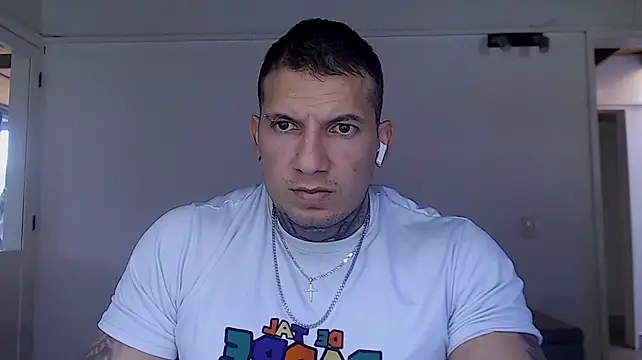Chatroom XXX en direct de Shane_Clay