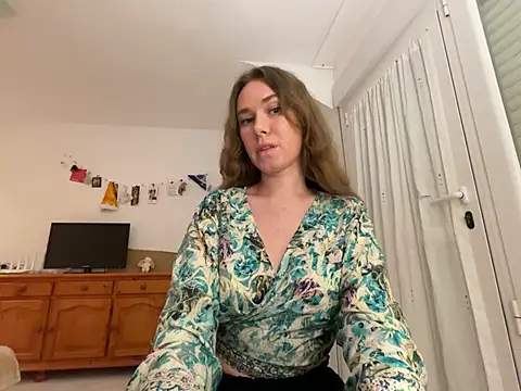 Margo2 Show in webcam
