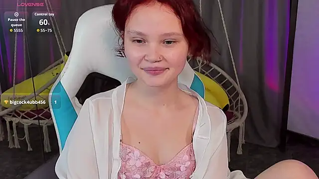 צ'אט XXX בשידור חי של EmilyChaves