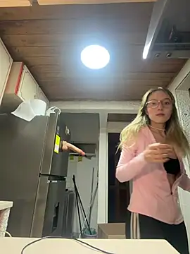ReenKitty Chat XXX in diretta