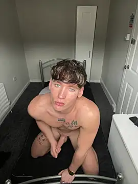 naughtyboy0124 Show Webcam