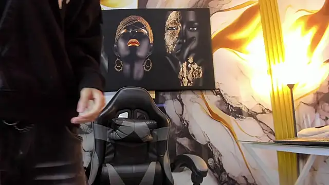 הופעת וובקאם של mono_blonde