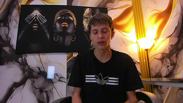 Pokazy przed kamerką – mono_blonde