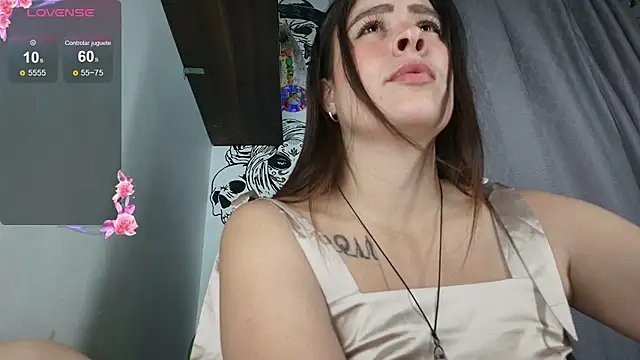 ImSophieFox Adlı Modelin Canlı XXX Sohbeti