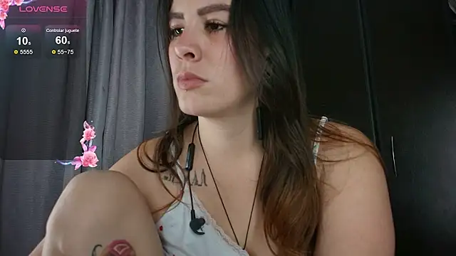 ImSophieFox élő XXX-chatje