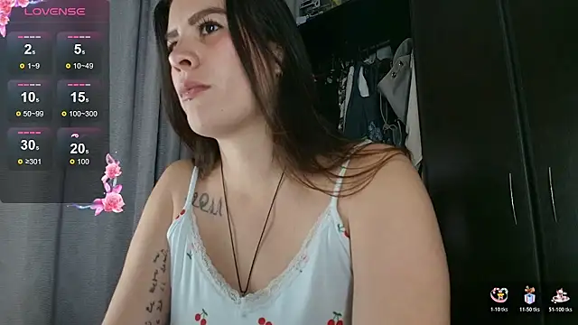 ImSophieFox's Live XXX Chat