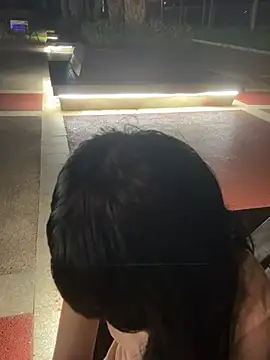 iu_uzZのライブXXXチャット