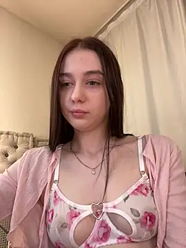 MiraXS Adlı Modelin Canlı XXX Sohbeti