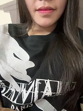 Show modela Bella_7777 na web-kameri