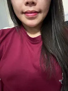 Bella_7777 élő XXX-chatje