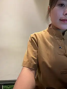 XXX chat uživo modela Bella_7777