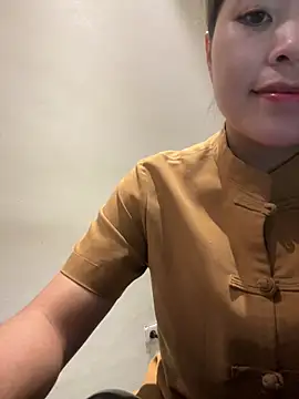 Bella_7777's Webcam Show