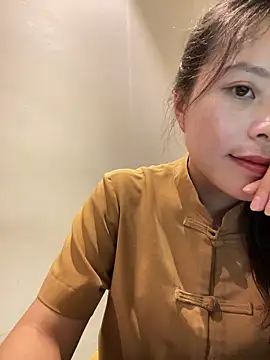 Bella_7777's Webcam Show