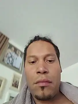 uratre 网络视讯表演