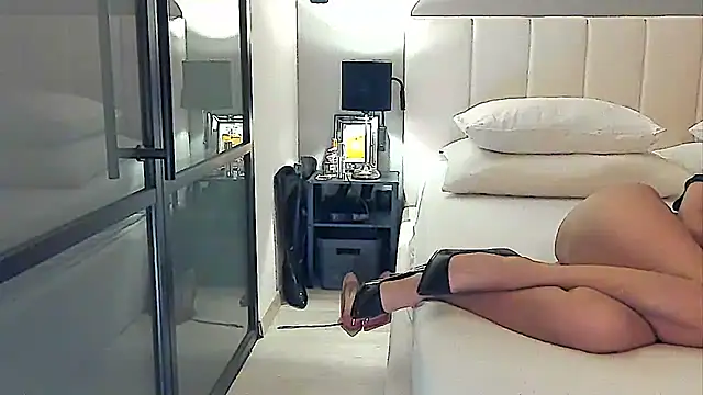 simonacavali Adlı Modelin Canlı XXX Sohbeti