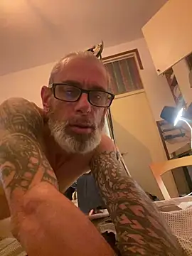 crisfootlicker Show in webcam