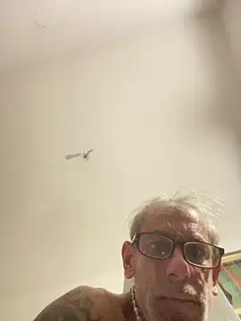 הופעת וובקאם של crisfootlicker
