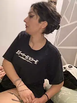 Piggiteablacktea Live XXX-Chat