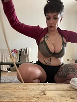 Piggiteablacktea webcam show