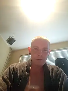 הופעת וובקאם של piercingpik