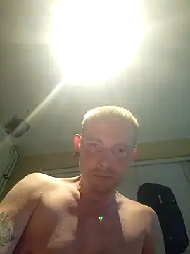 Pokazy przed kamerką – piercingpik