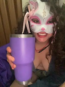 Lucy_YupiSweet webkamerás műsora