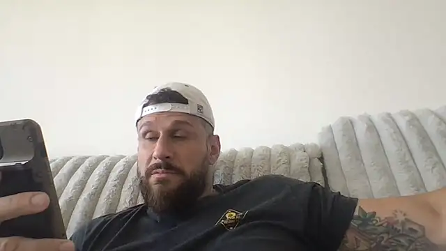 mr_tatyum Show in webcam