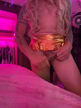 Scarlet-In-Pink's Webcam Show