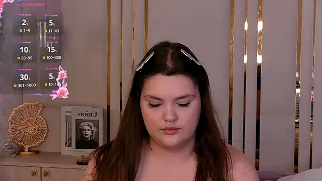 Chatroom XXX en direct de EmilyHyde