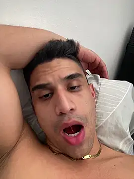 Camachito332 webcam show