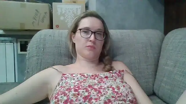 Jugira Chat XXX in diretta