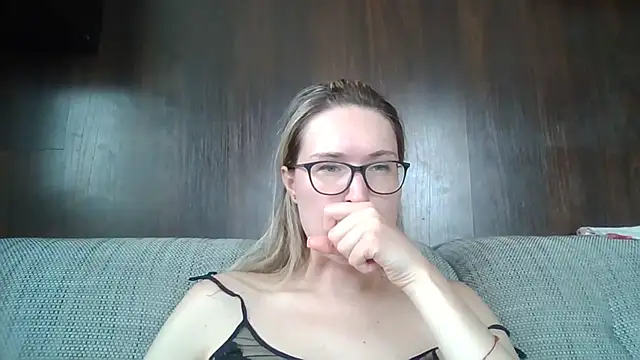 Jugira's Live XXX Chat