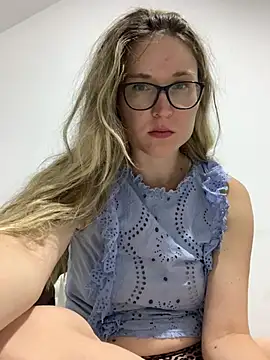 Jugira Chat XXX in diretta
