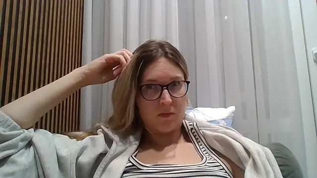 Jugira Adlı Modelin Canlı XXX Sohbeti