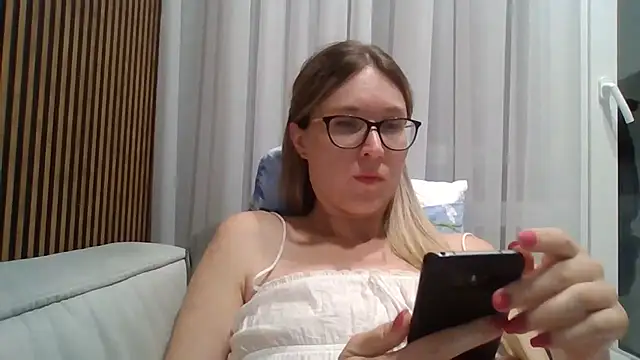 Jugira Chat XXX in diretta