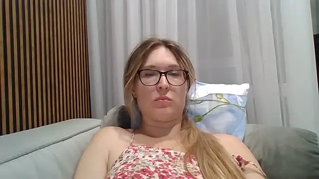 Jugira Chat XXX in diretta