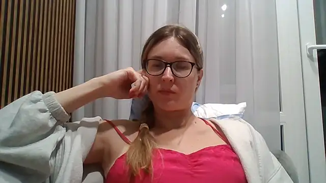 Jugira élő XXX-chatje