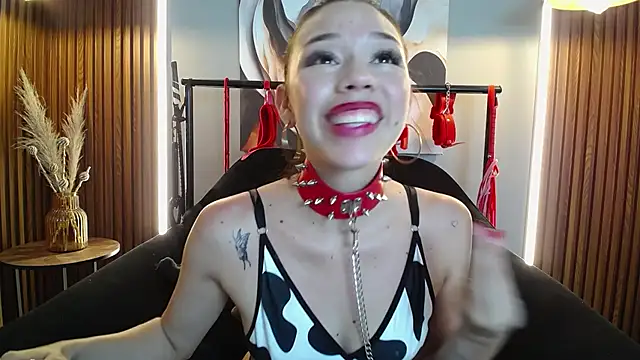 Webkamerová show Doll4anall