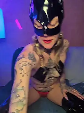 sarahpearlx's Webcam Show