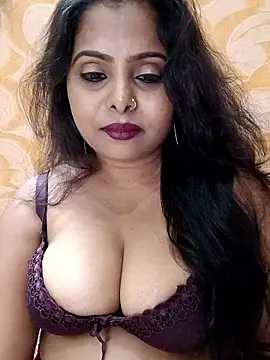 Sexyhina321 Show in webcam