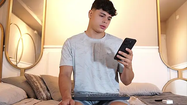 Show modela Ethan_occonor na web-kameri