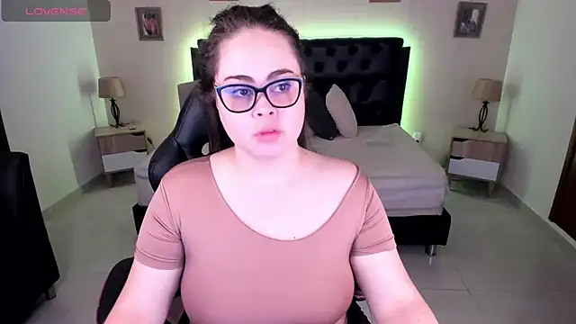 LolaVillalobos Adlı Modelin Canlı XXX Sohbeti