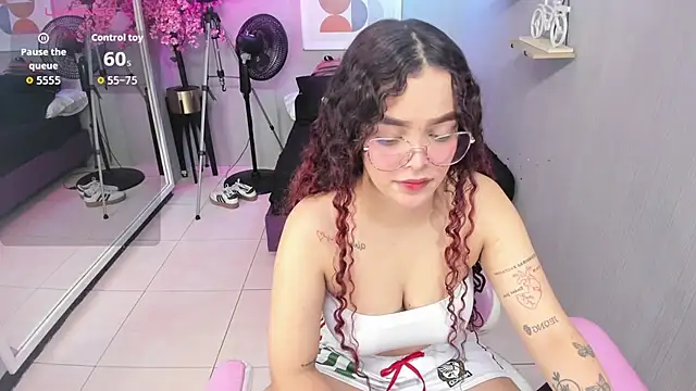 Maggy_t18's Live XXX Chat