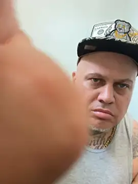 Show modela Auhenri25 na web-kameri
