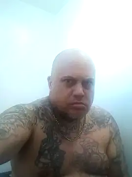 Auhenri25 Show in webcam