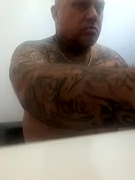 Auhenri25 Webcam show