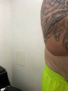 Auhenri25 Webcam show