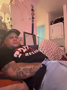 Auhenri25 Show in webcam