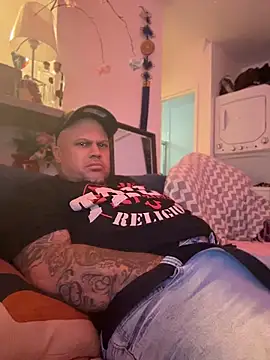Auhenri25 Show in webcam